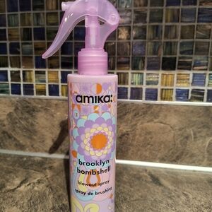 Amika Brooklyn Bombshell Blowout Spray - Lavender